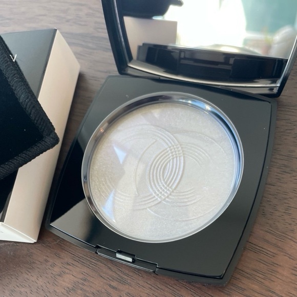 SOLD CHANEL LUMIÈRE DE L’OCÉAN Illuminating Powder - Picture 5 of 10
